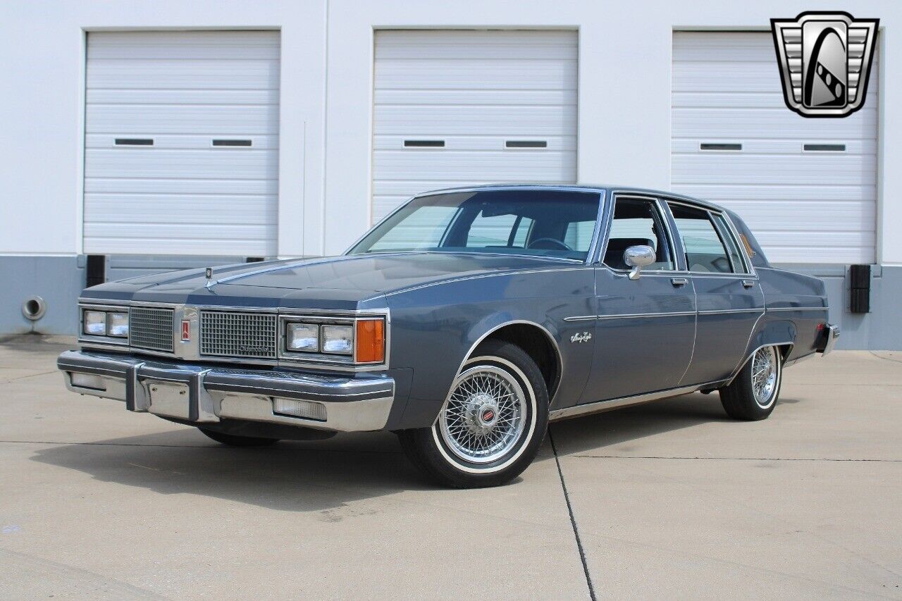 Oldsmobile-Ninety-Eight-Berline-1984-3