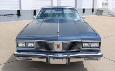 Oldsmobile-Ninety-Eight-Berline-1984-7