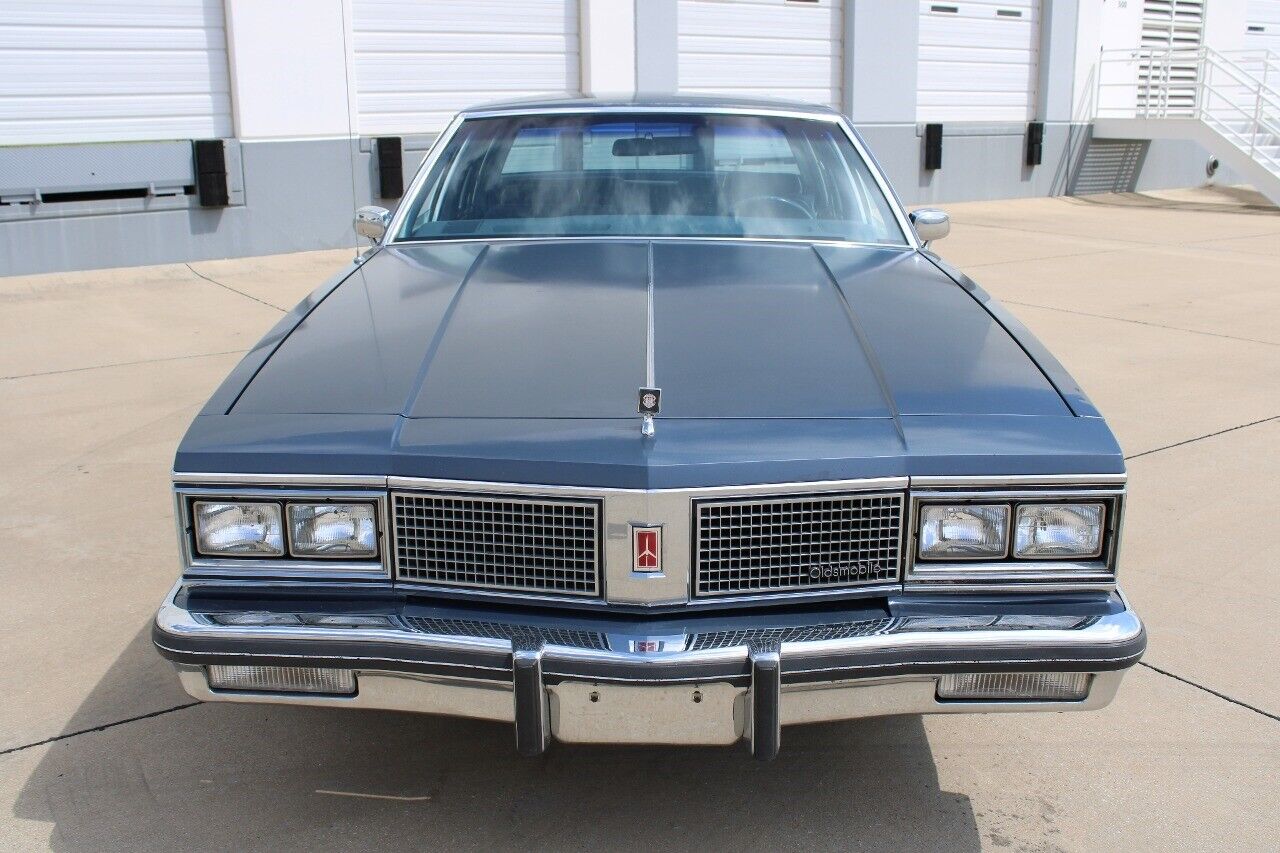 Oldsmobile-Ninety-Eight-Berline-1984-7