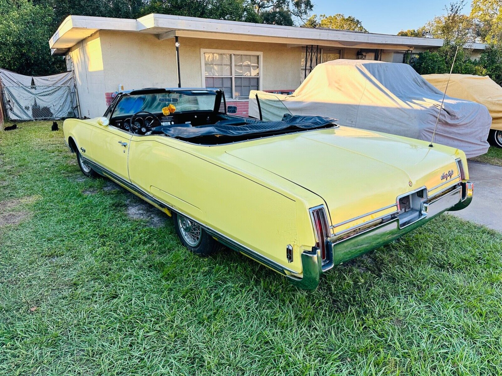 Oldsmobile-Ninety-Eight-Cabriolet-1962-5