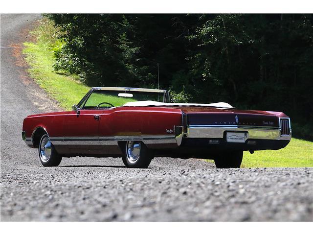 Oldsmobile-Ninety-Eight-Cabriolet-1965-2