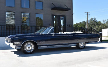 Oldsmobile-Ninety-Eight-Cabriolet-1966-39