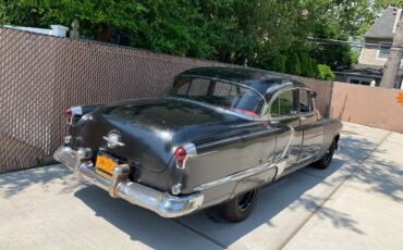 Oldsmobile-Ninety-eight-1952-1