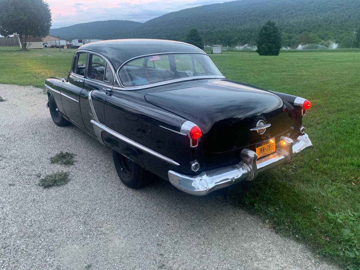 Oldsmobile-Ninety-eight-1952-3