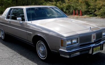 Oldsmobile-Ninety-eight-1983-1