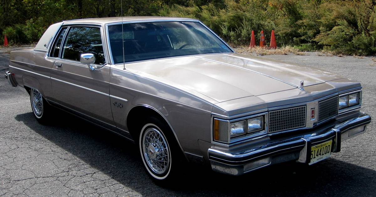 Oldsmobile-Ninety-eight-1983-1