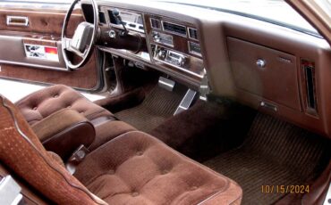 Oldsmobile-Ninety-eight-1983-12