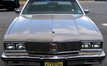 Oldsmobile-Ninety-eight-1983-2