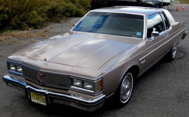 Oldsmobile-Ninety-eight-1983