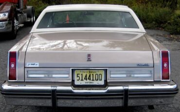 Oldsmobile-Ninety-eight-1983-5