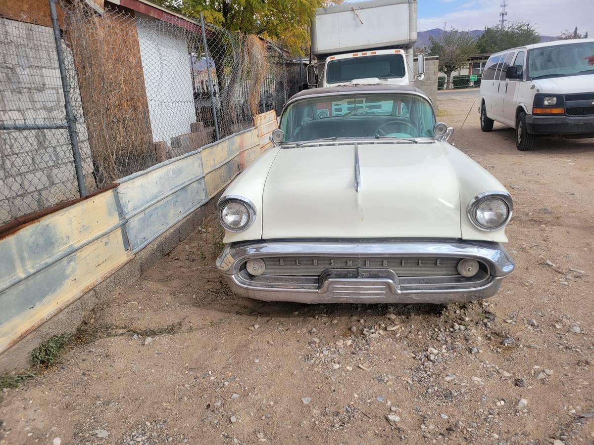 Oldsmobile-Super-88-1957-3