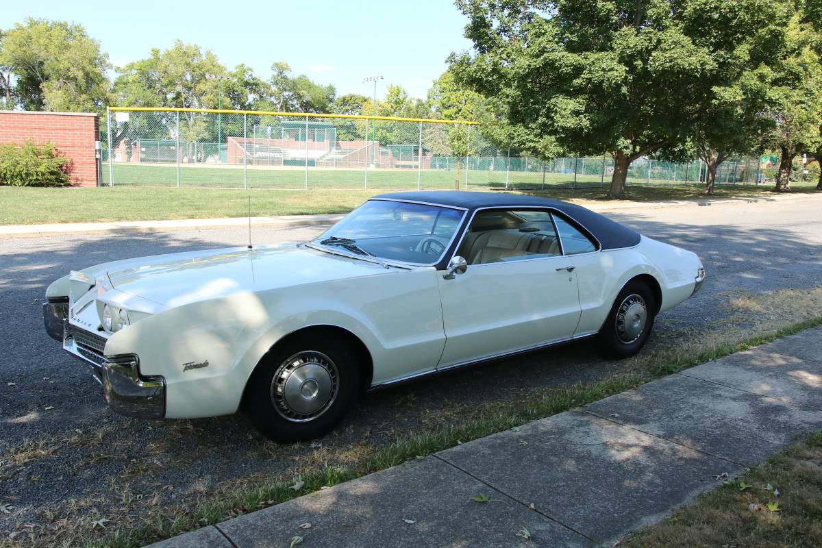 Oldsmobile-Toronado-1967-6