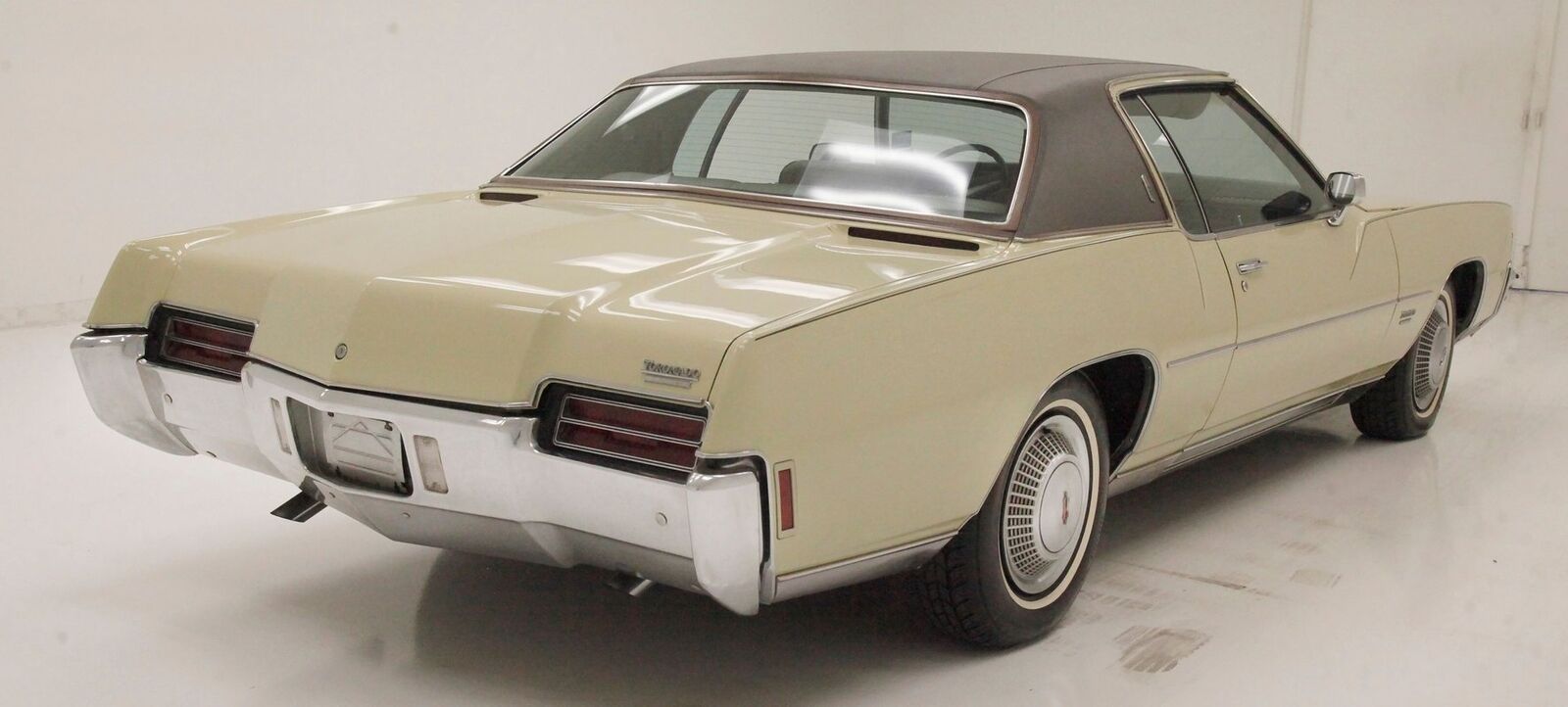 Oldsmobile-Toronado-1972-3