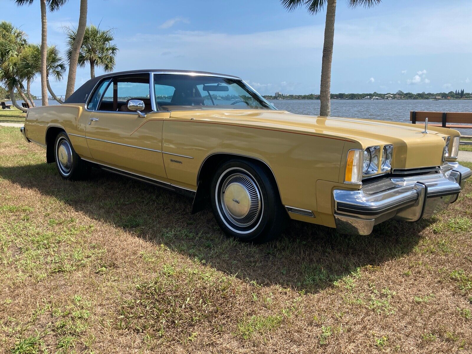 Oldsmobile-Toronado-1973-3