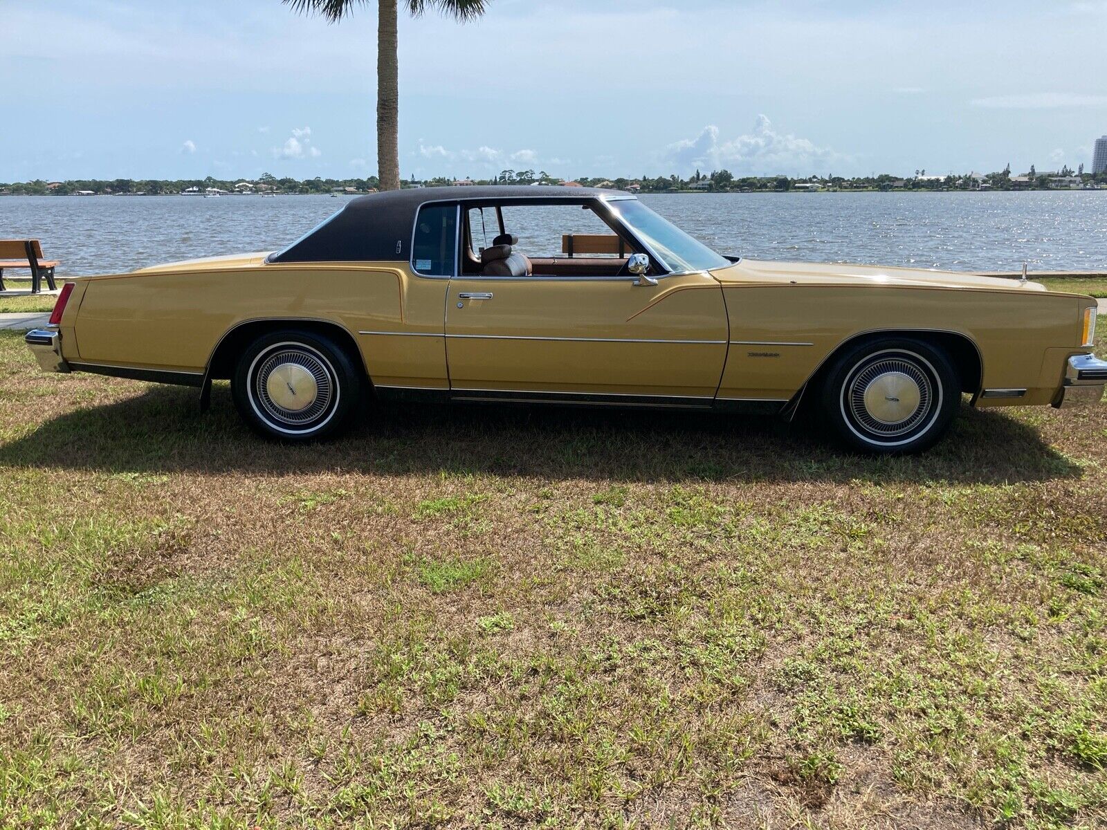 Oldsmobile-Toronado-1973-4