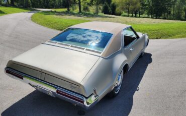 Oldsmobile-Toronado-Awesome-Survivor-1968-14