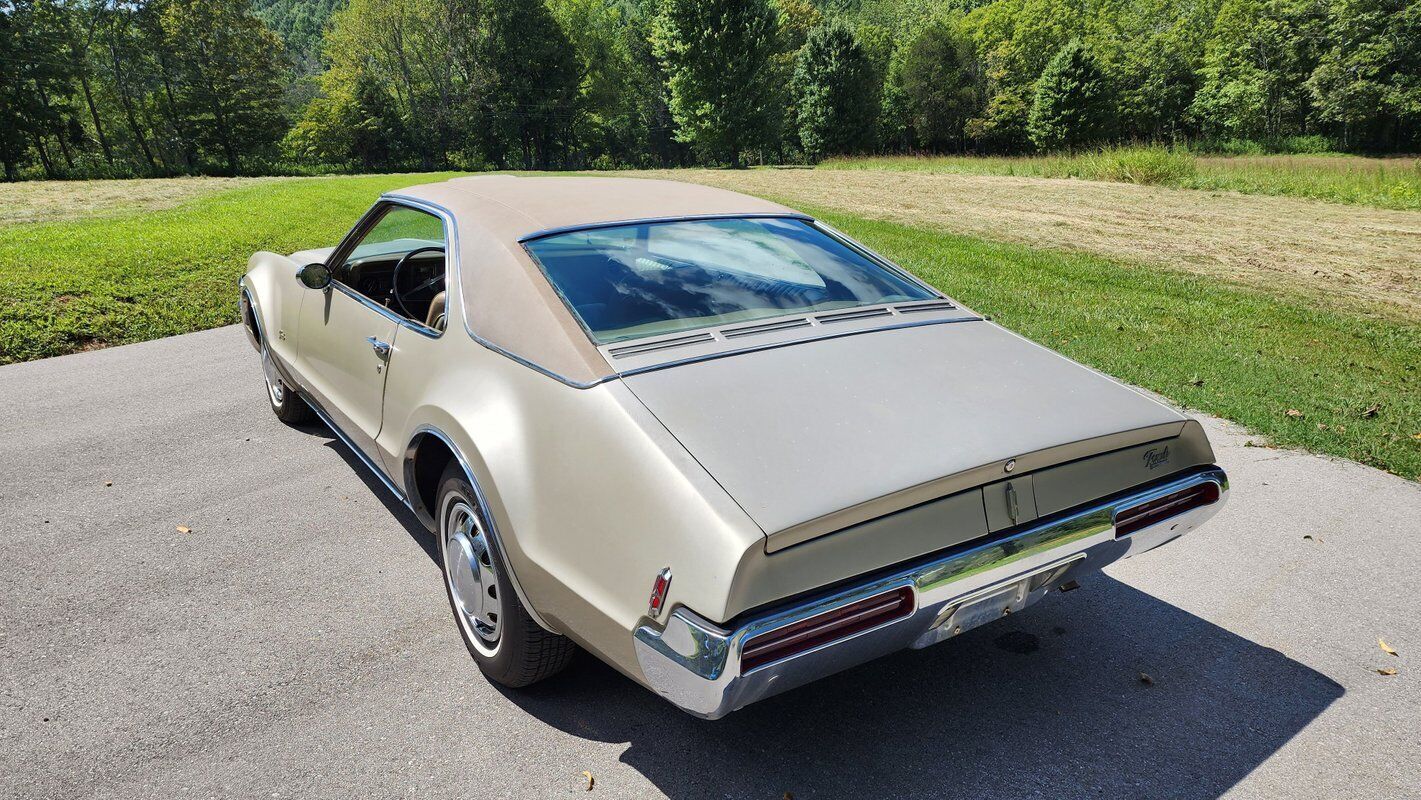 Oldsmobile-Toronado-Awesome-Survivor-1968-15