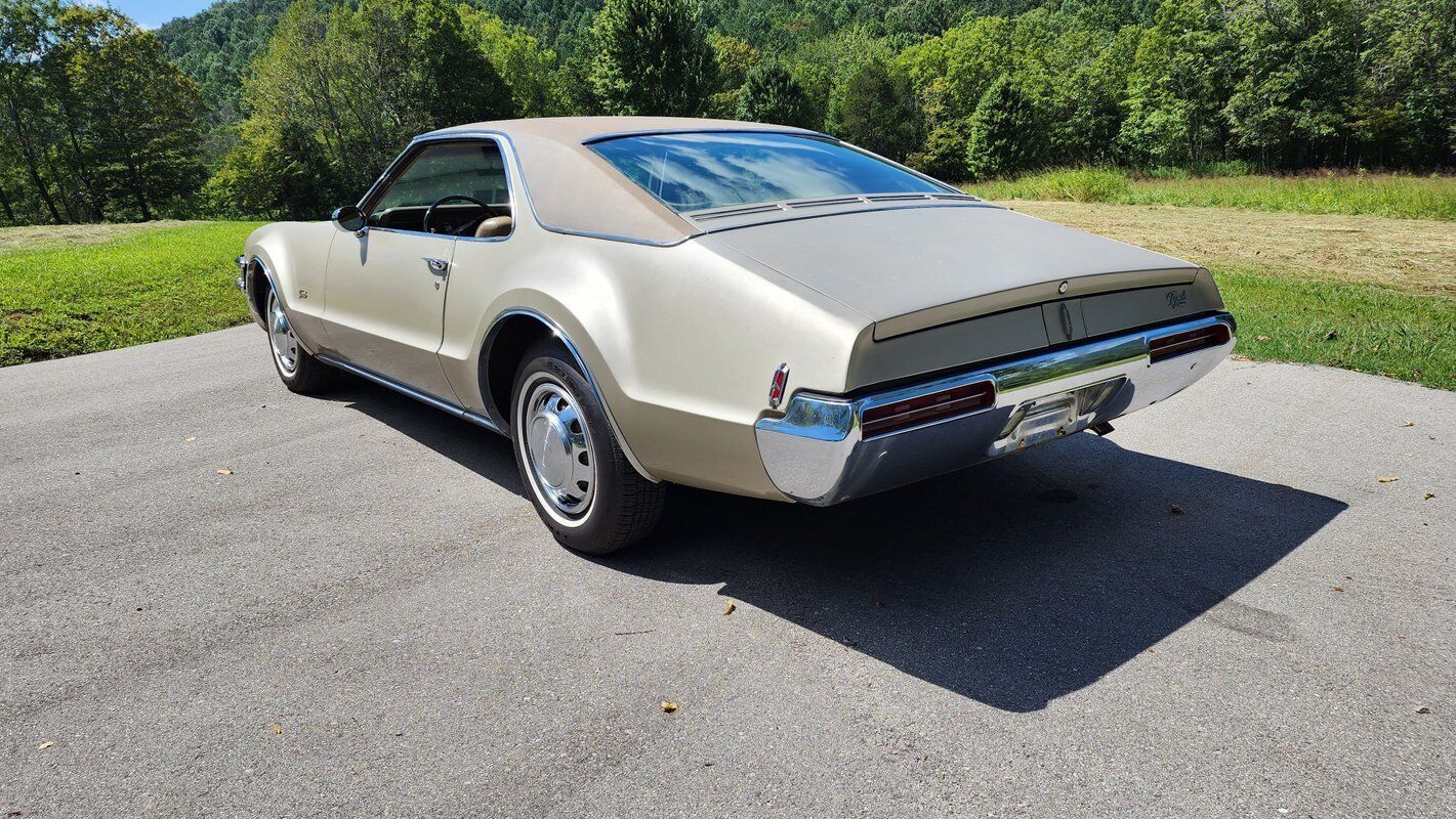 Oldsmobile-Toronado-Awesome-Survivor-1968-19