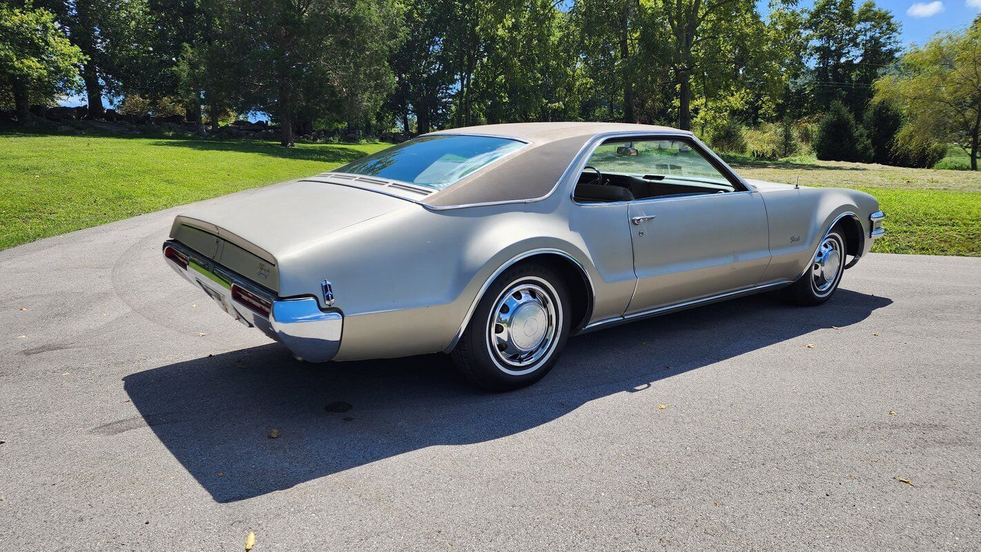 Oldsmobile-Toronado-Awesome-Survivor-1968-9