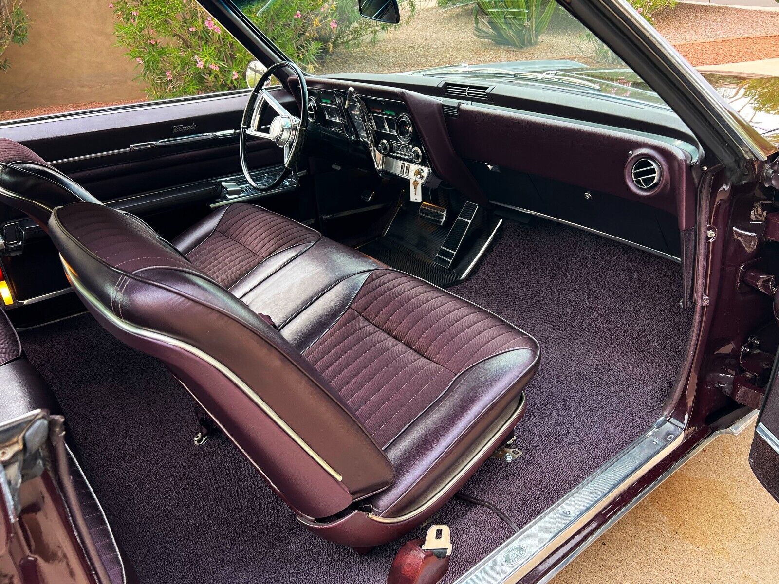 Oldsmobile-Toronado-Cabriolet-1966-13