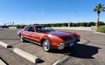 Oldsmobile-Toronado-Coupe-1966-10