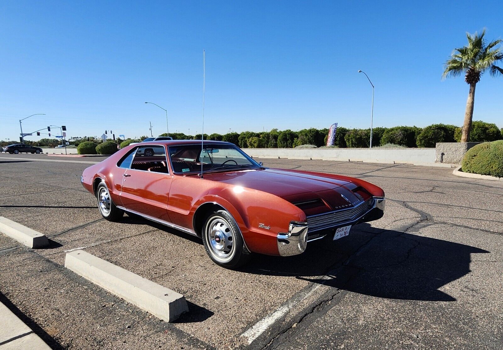 Oldsmobile-Toronado-Coupe-1966-10