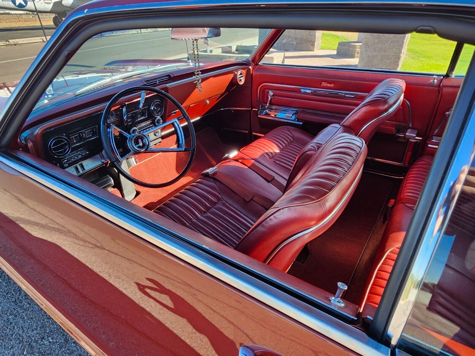 Oldsmobile-Toronado-Coupe-1966-11