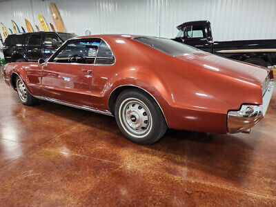 Oldsmobile-Toronado-Coupe-1966-2