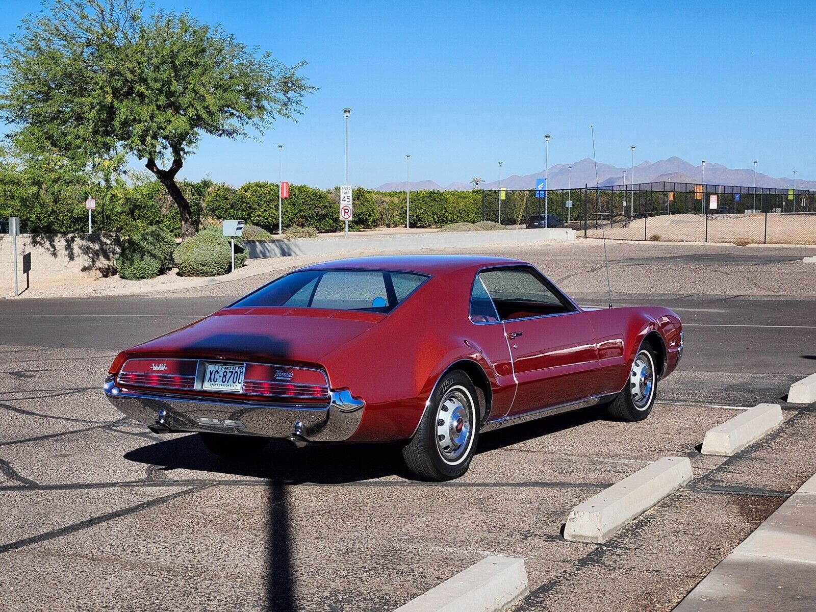 Oldsmobile-Toronado-Coupe-1966-8