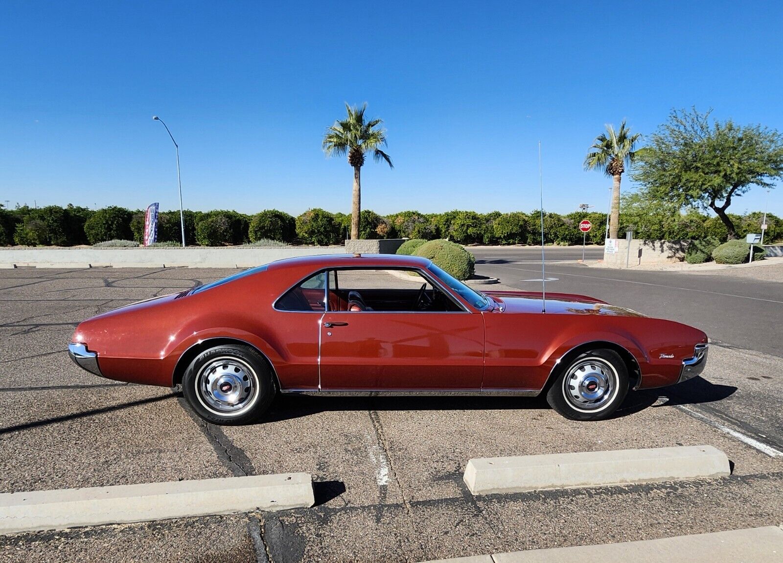 Oldsmobile-Toronado-Coupe-1966-9