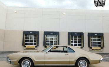 Oldsmobile-Toronado-Coupe-1967-5