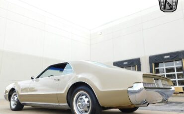 Oldsmobile-Toronado-Coupe-1967-7