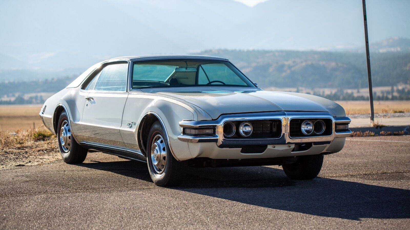 Oldsmobile-Toronado-Coupe-1968-2