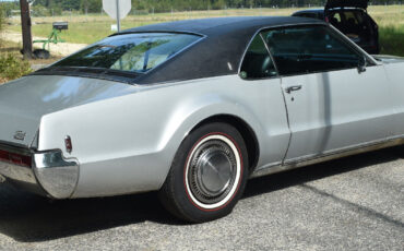 Oldsmobile-Toronado-Coupe-1969-2