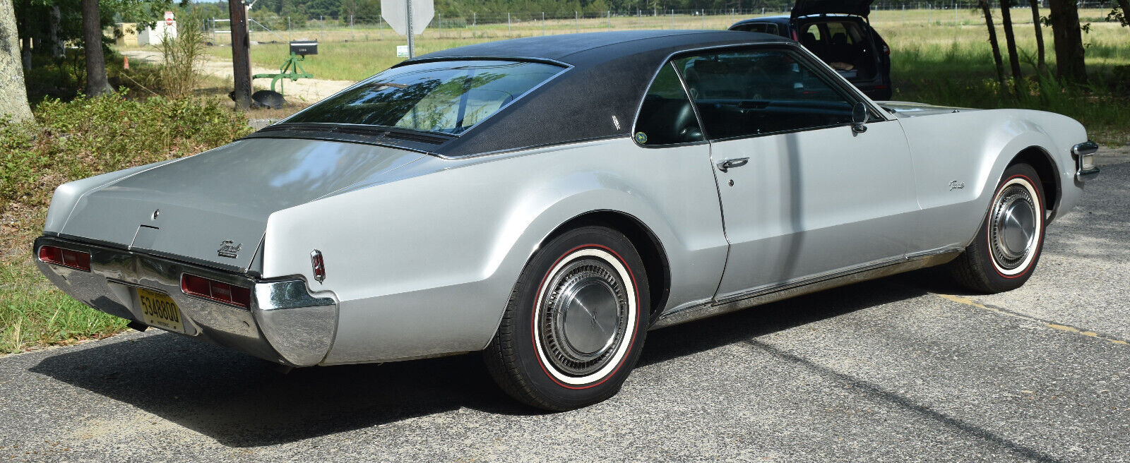 Oldsmobile-Toronado-Coupe-1969-2