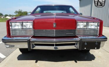 Oldsmobile-Toronado-Coupe-1983-2