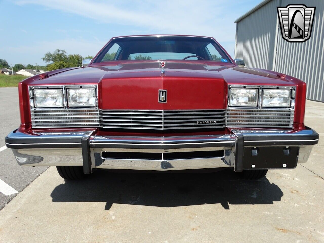 Oldsmobile-Toronado-Coupe-1983-2