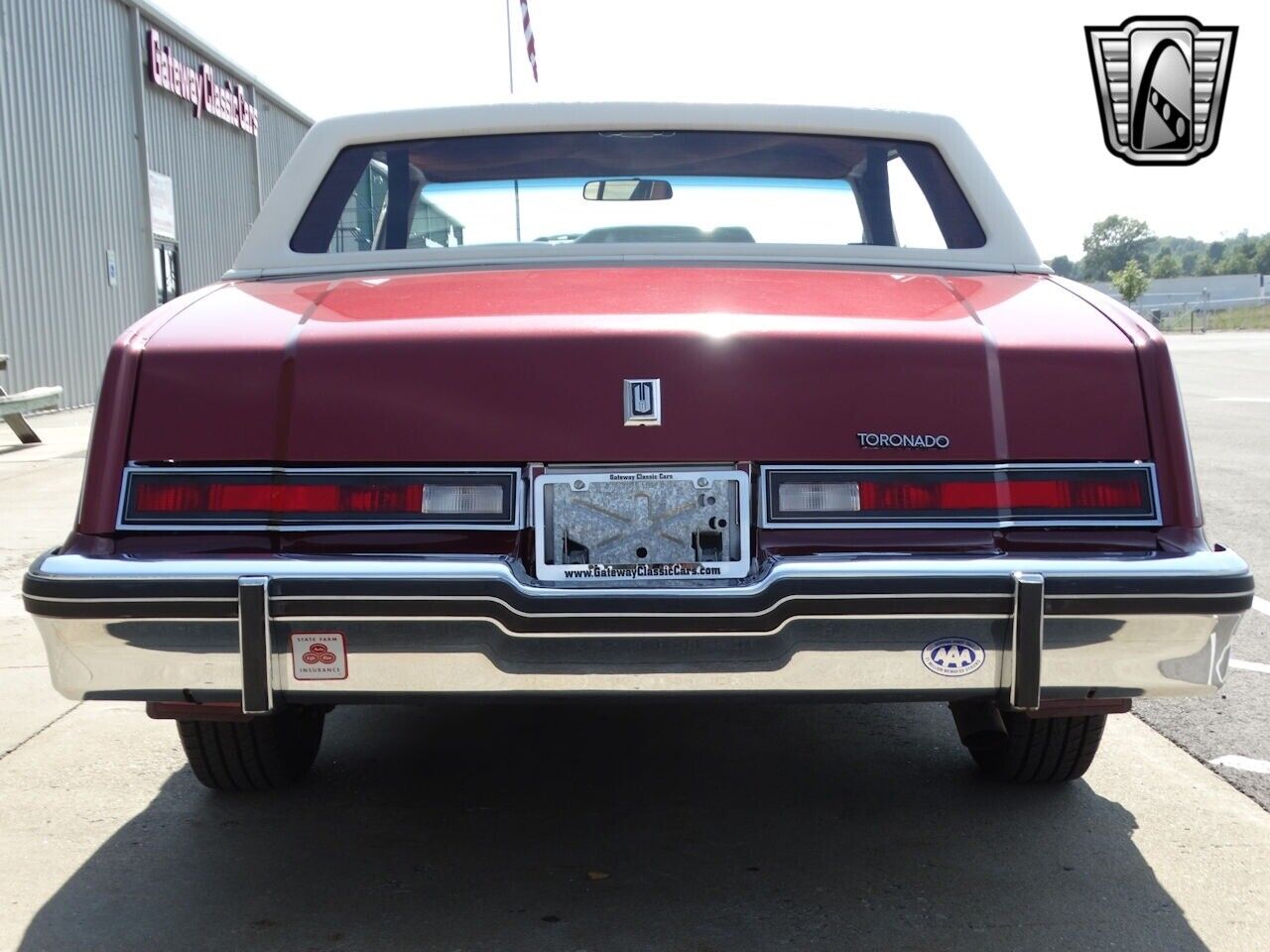 Oldsmobile-Toronado-Coupe-1983-6