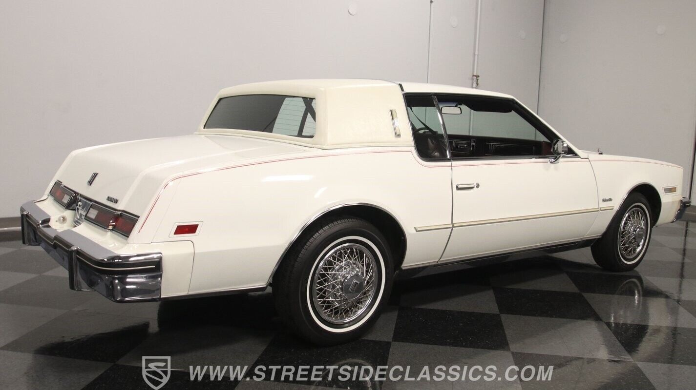 Oldsmobile-Toronado-Coupe-1985-11