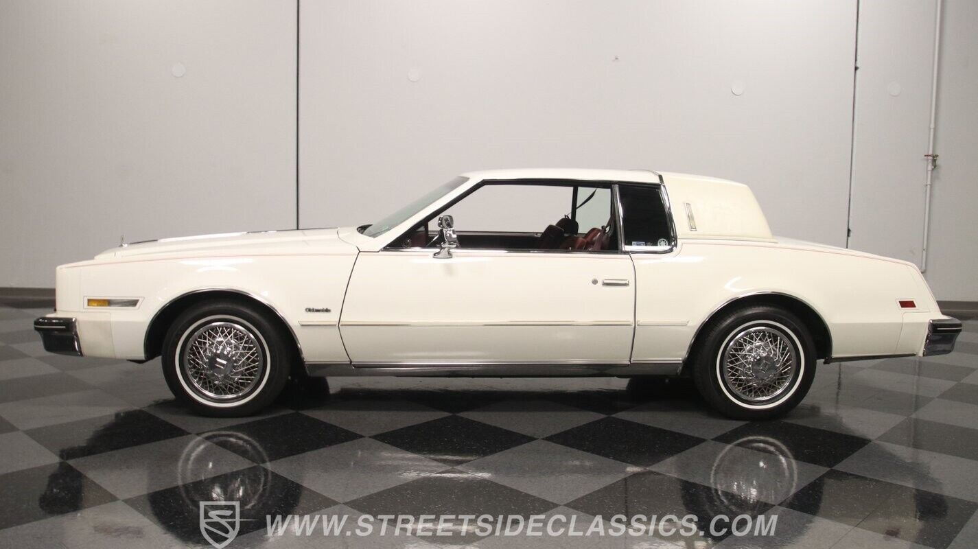 Oldsmobile-Toronado-Coupe-1985-2