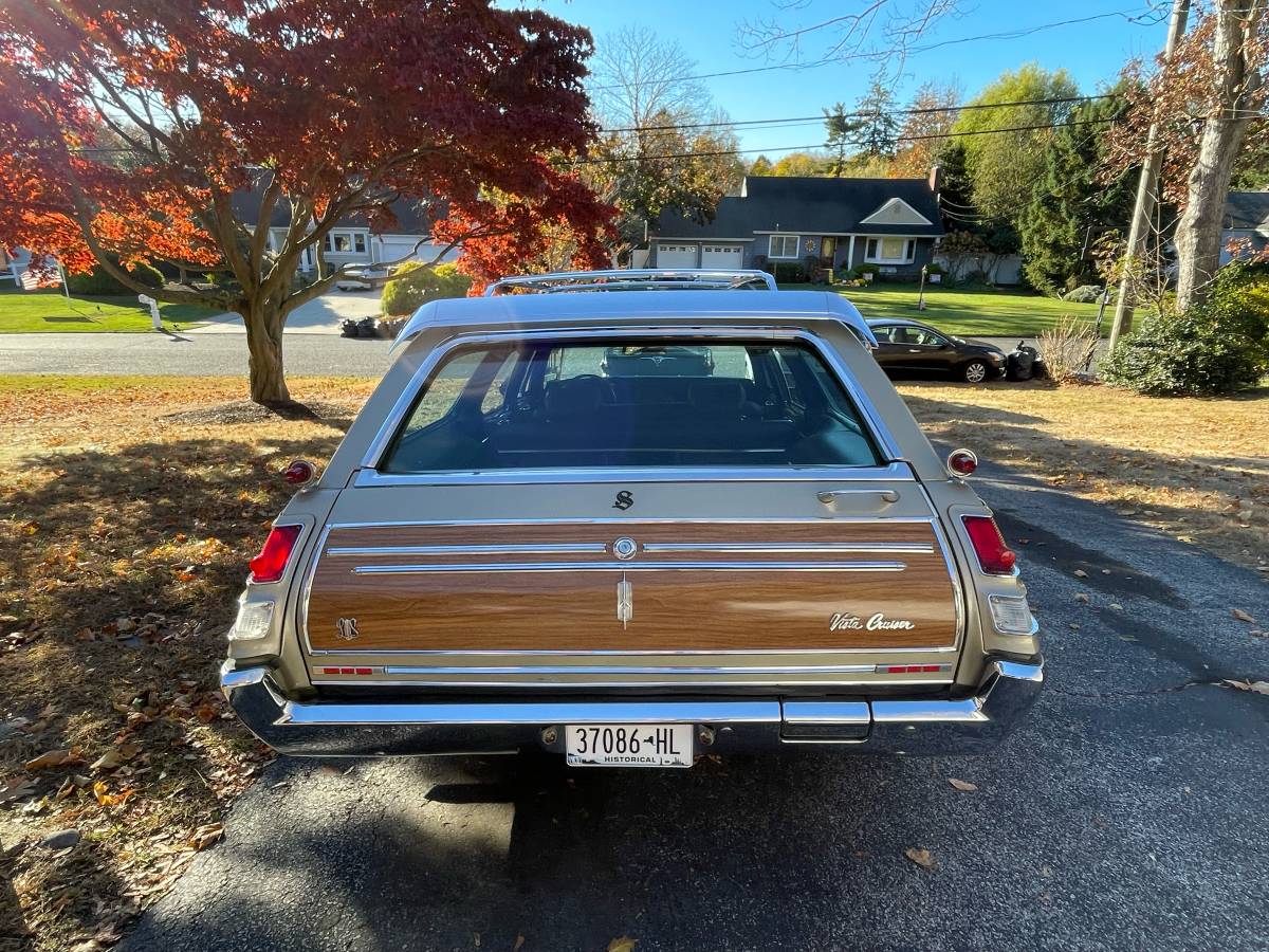 Oldsmobile-Vista-cruiser-1969-23