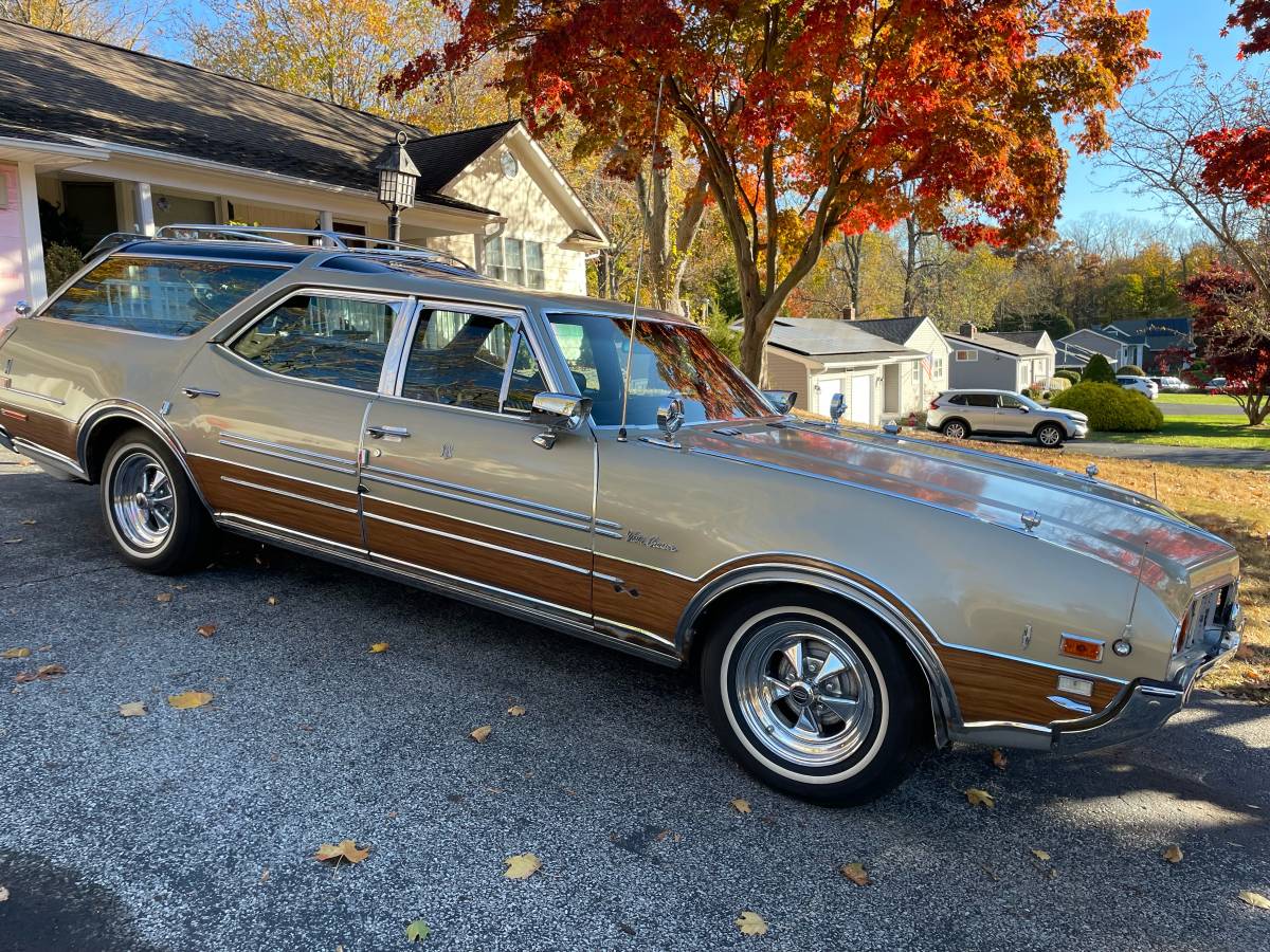 Oldsmobile-Vista-cruiser-1969-3