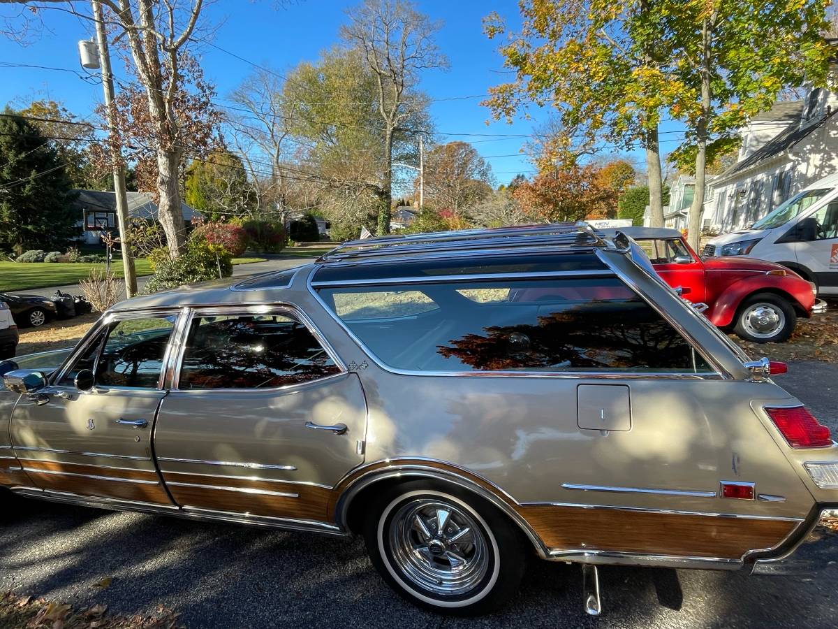 Oldsmobile-Vista-cruiser-1969-5