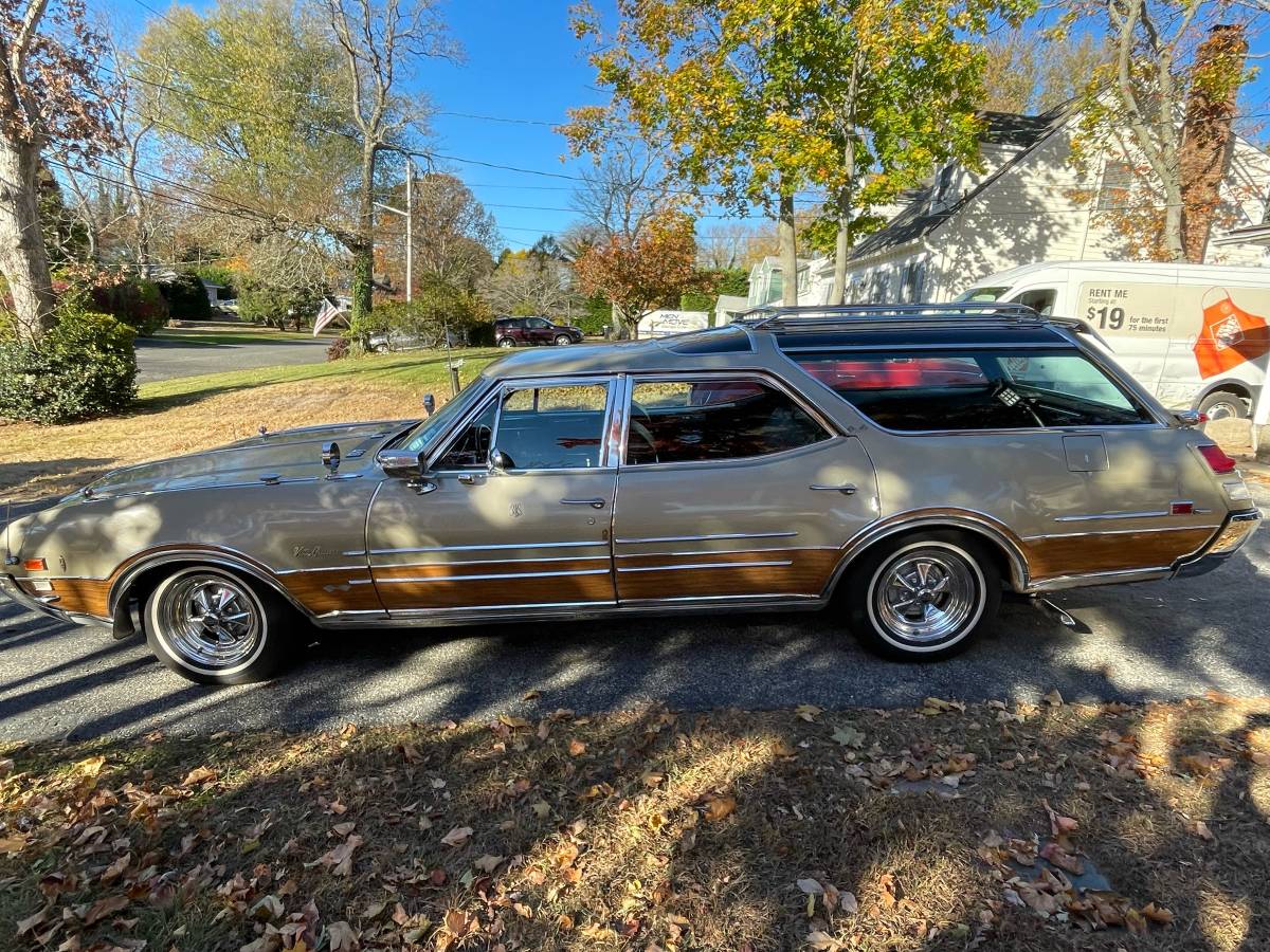 Oldsmobile-Vista-cruiser-1969-7