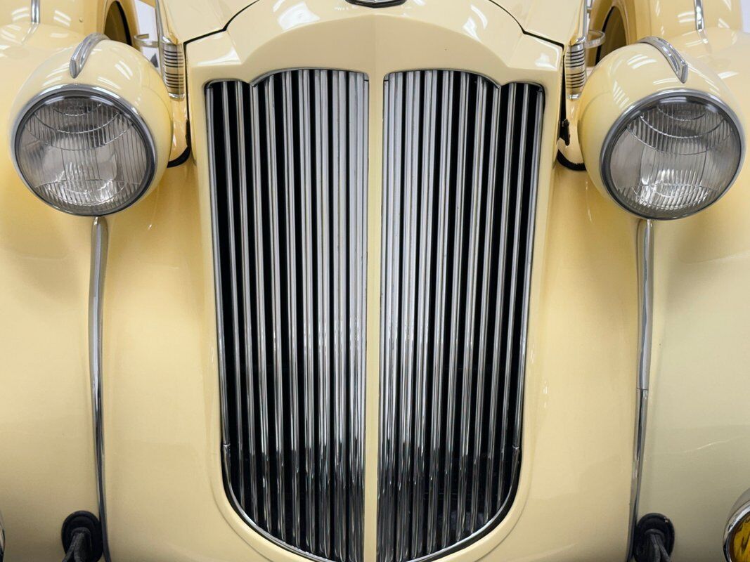 Packard-Twelve-1607-Series-Cabriolet-1938-11