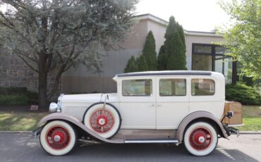 Peerless-Six-Model-61-Sedan-1929-3