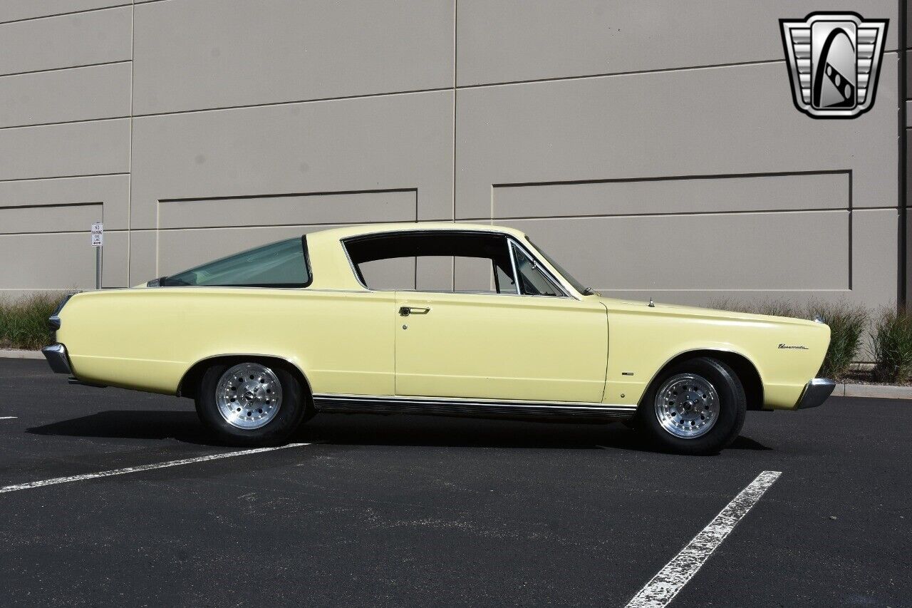 Plymouth-Barracuda-1966-7