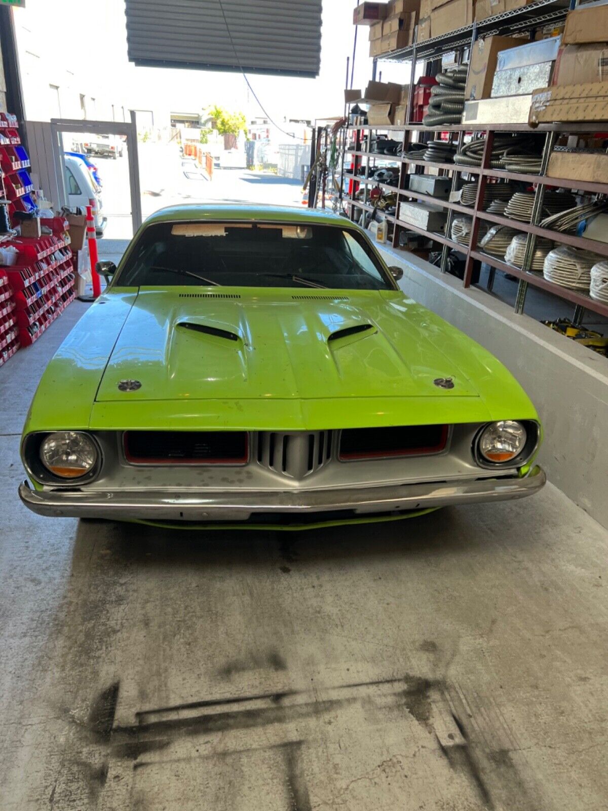 Plymouth-Barracuda-1972-4