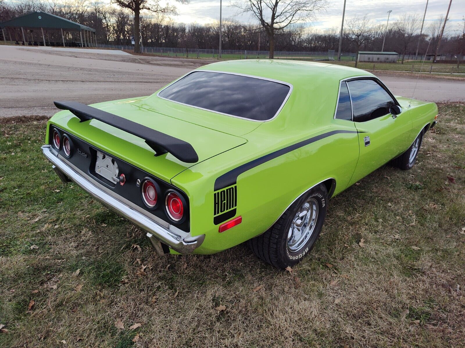 Plymouth-Barracuda-1973-5