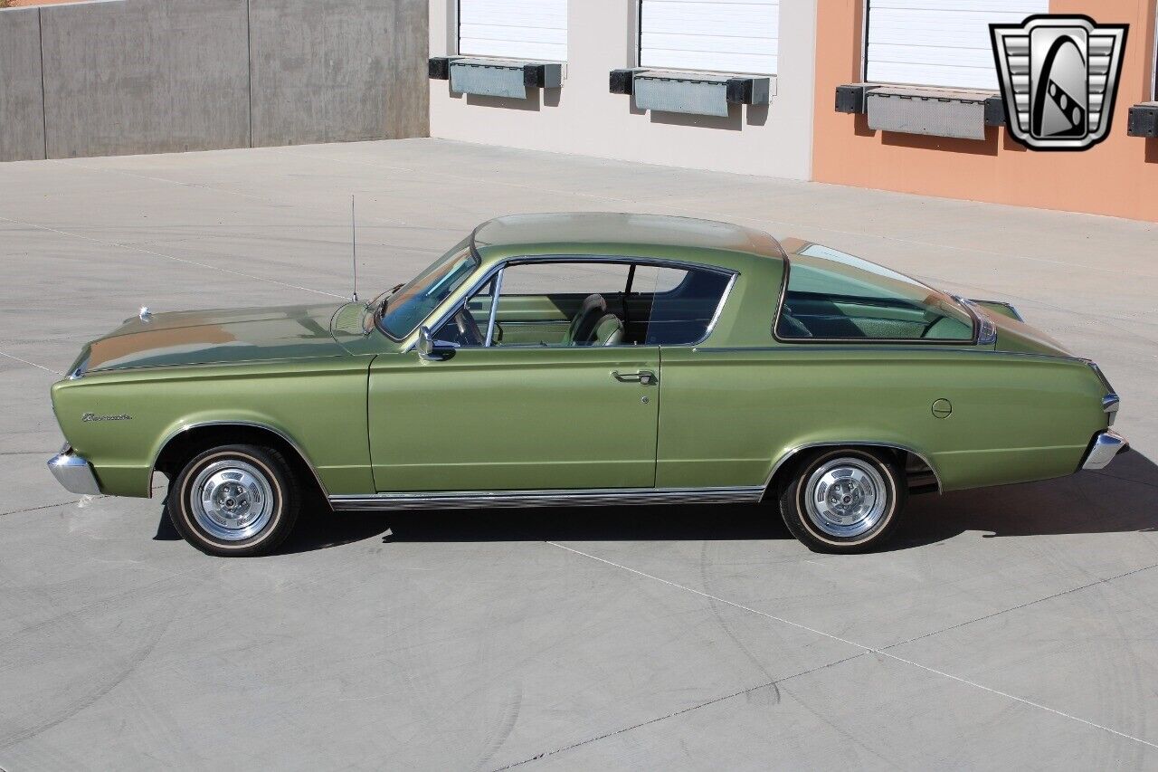 Plymouth-Barracuda-Coupe-1966-9